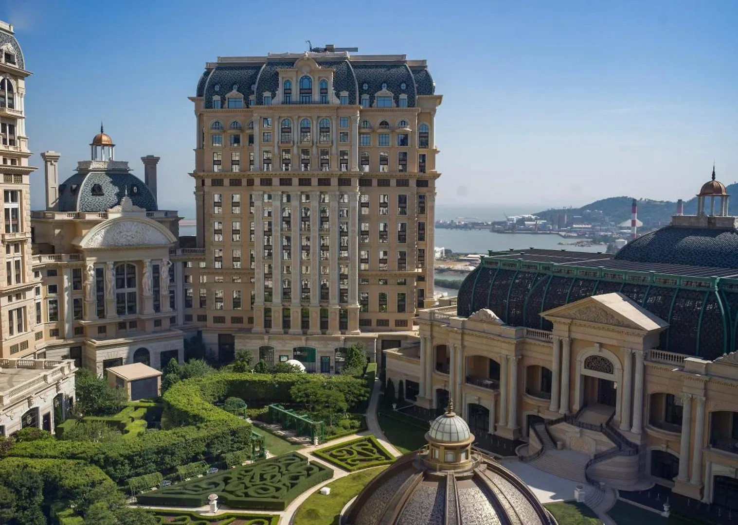 Grand Lisboa Palace Macau 5*,